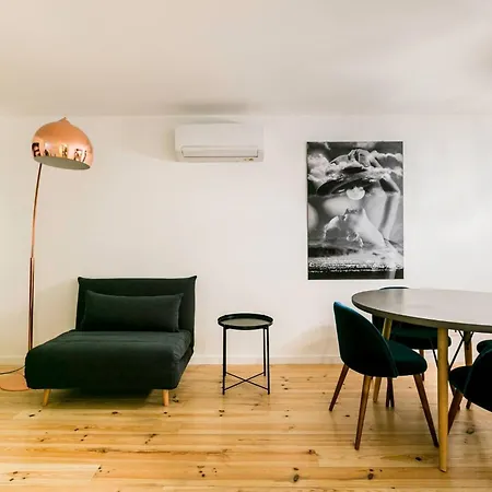 Bairro Alto Design Apartment *